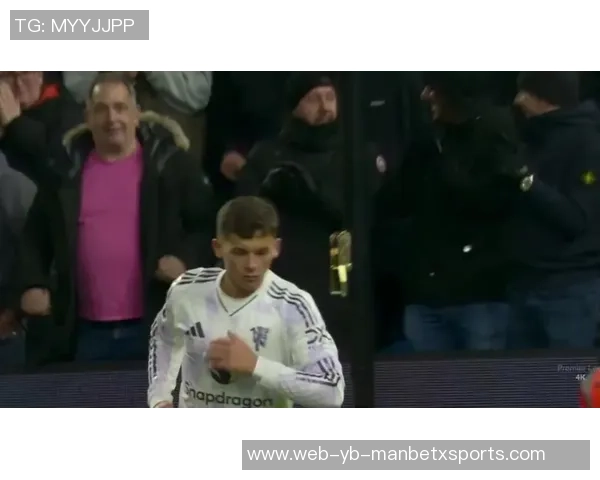 小将谢伊莱西随曼联一线队训练全力备战埃弗顿挑战赛